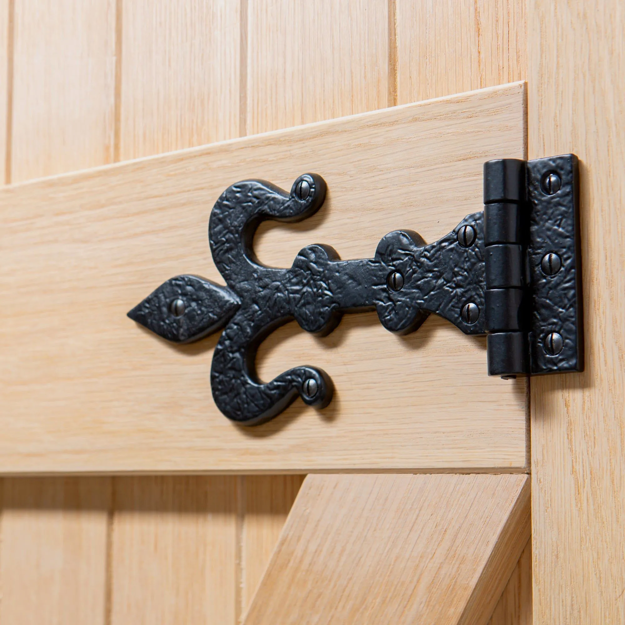 235mm Black Fleur De Lis T-Hinge - By Hammer & Tongs