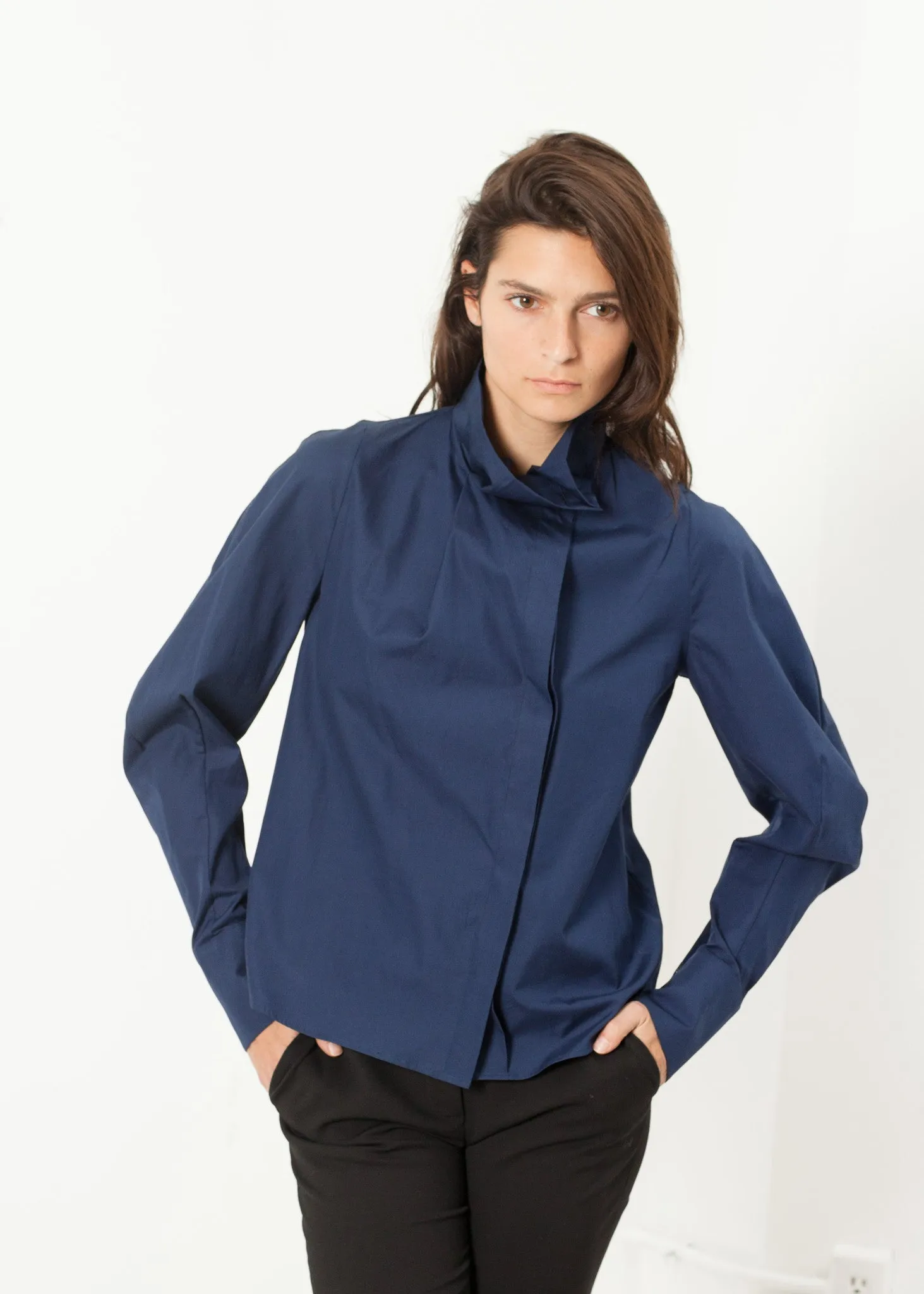 Full Collar Poplin Blouse in Navy -UEB