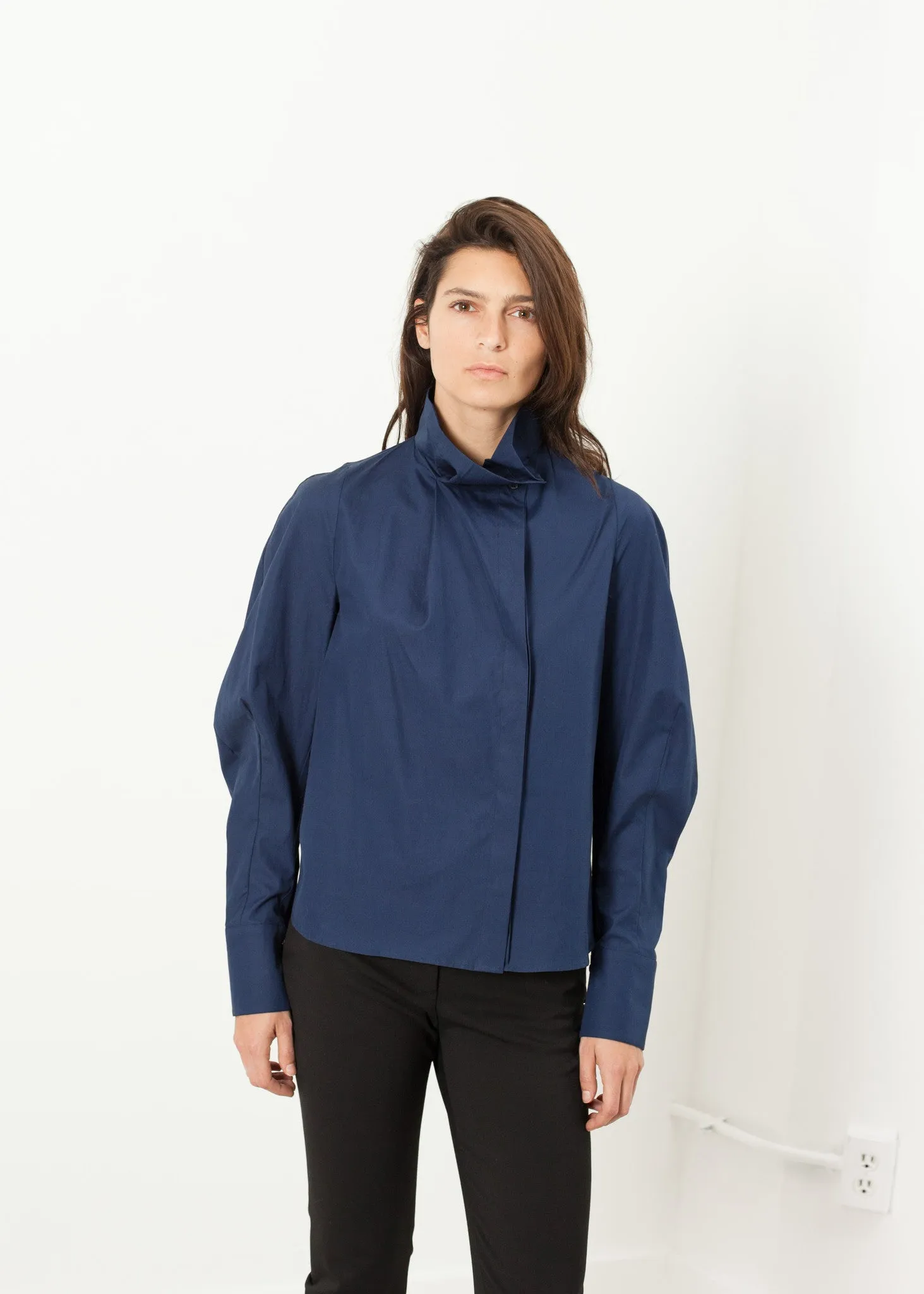 Full Collar Poplin Blouse in Navy -UEB