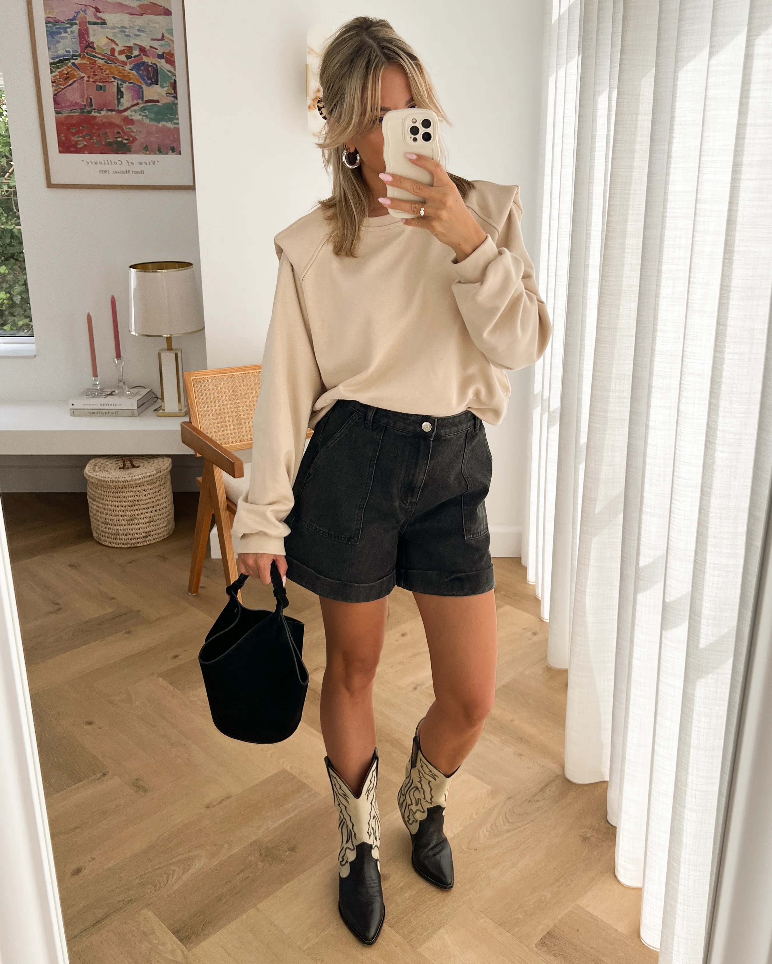 LOGAN - Shoulder Crop Sweatshirt in Beige