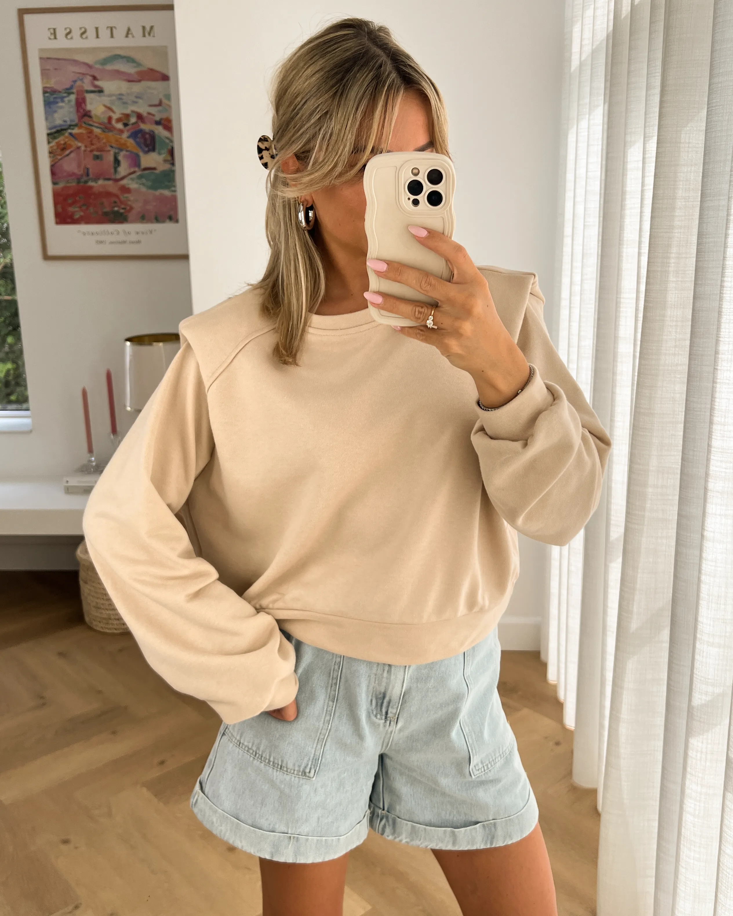 LOGAN - Shoulder Crop Sweatshirt in Beige